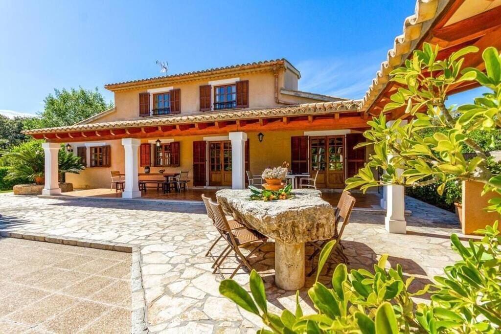 Villa Charming Close To By Renthousing