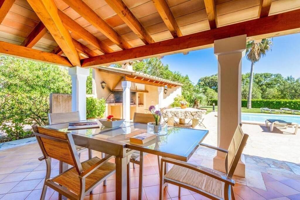 Villa Charming Close To By Renthousing